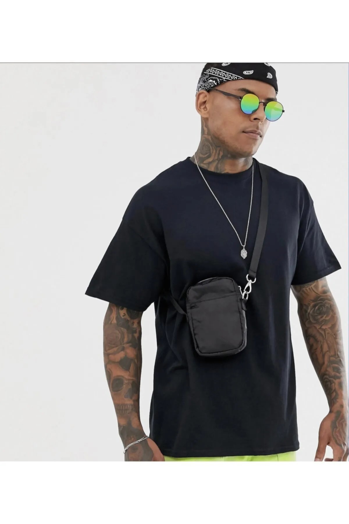 Erkek%20Oversize%20T-shirt%20Apollo%20Neon%20Sırt%20Baskı%20Siyah