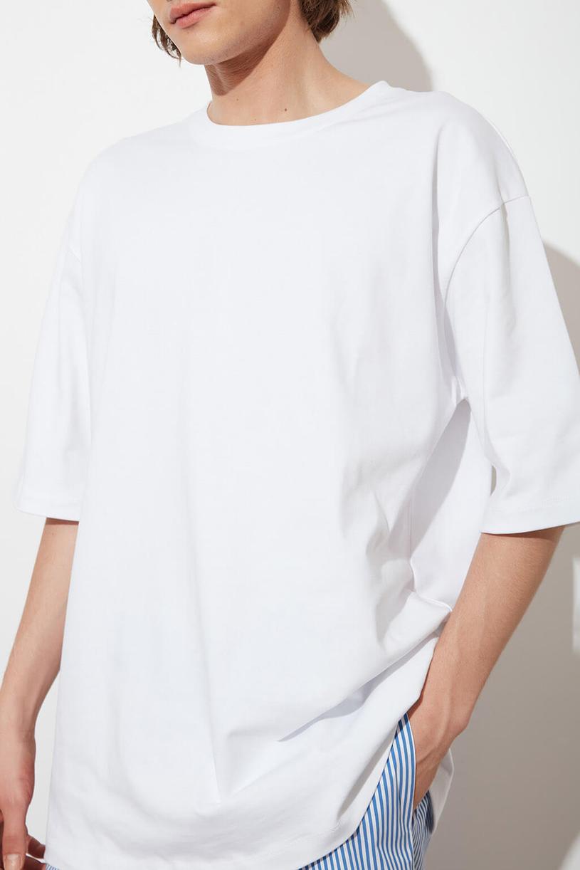 Erkek%20Beyaz%20Oversize%20Basic%20T-shirt%20Pamuklu%20Rahat%20Kesim