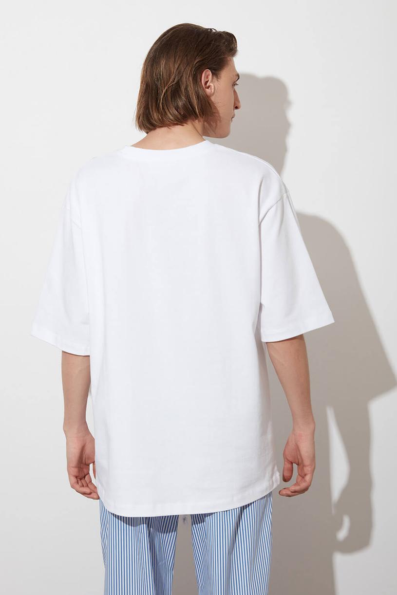 Erkek%20Beyaz%20Oversize%20Basic%20T-shirt%20Pamuklu%20Rahat%20Kesim