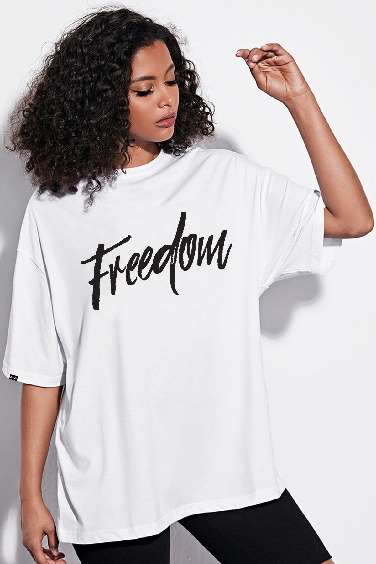Kadın%20Beyaz%20Freedom%20Baskılı%20Oversize%20T-shirt