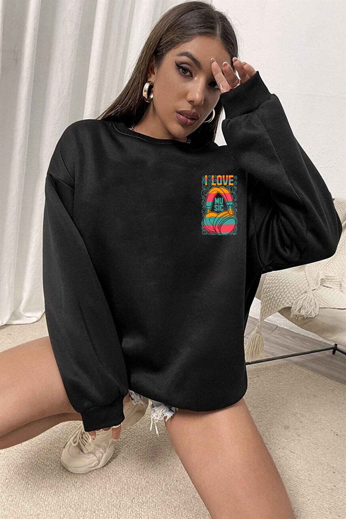 Kadın%20Siyah%20Bisiklet%20yaka%20Sweatshirt%20LoveMuzıc%20Sırtbaskı
